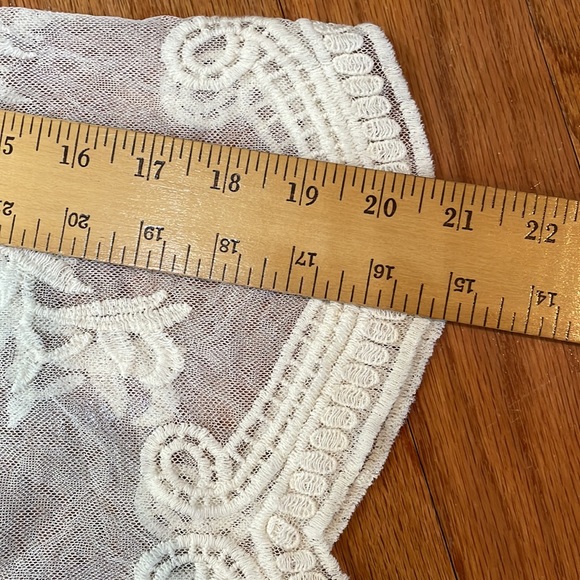 Woman’s lace beach cover up or dressing gown size xxl - Picture 8 of 13